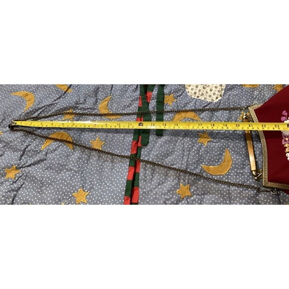 Beautiful Floral Embroidered Burgundy Crossbody / Handbag Chain Strap Kiss Lock - Picture 11 of 11